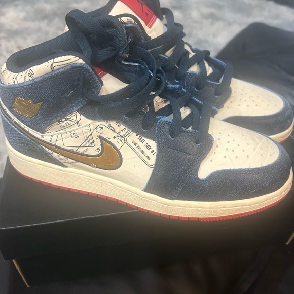 Big Boys Nike Jordan Shies Size 5.5 - Picture 2 of 9